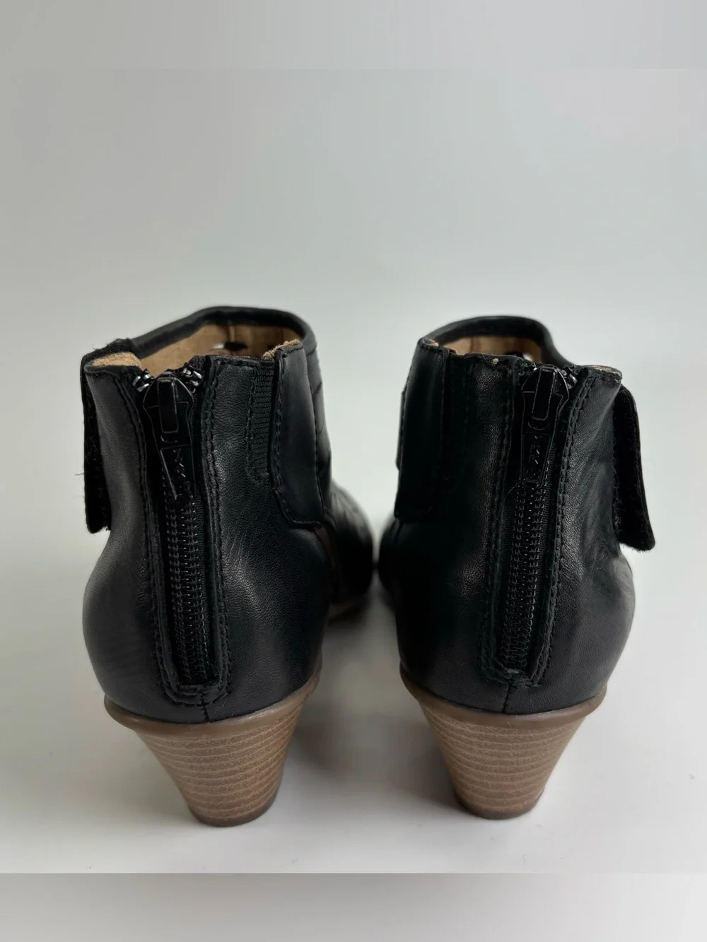 Earth Vicki black leather comfort heels 7 open toe bootie